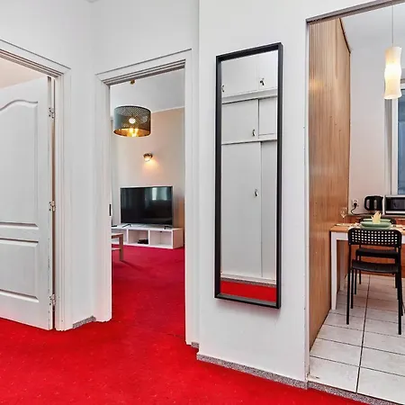 Market Square Old Town By Renters 아파트 *